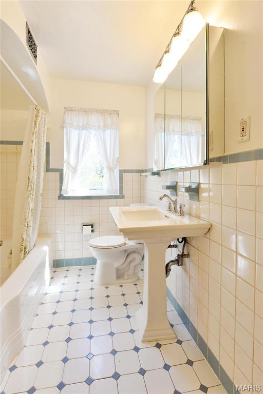 4 Girard Property Photo 14