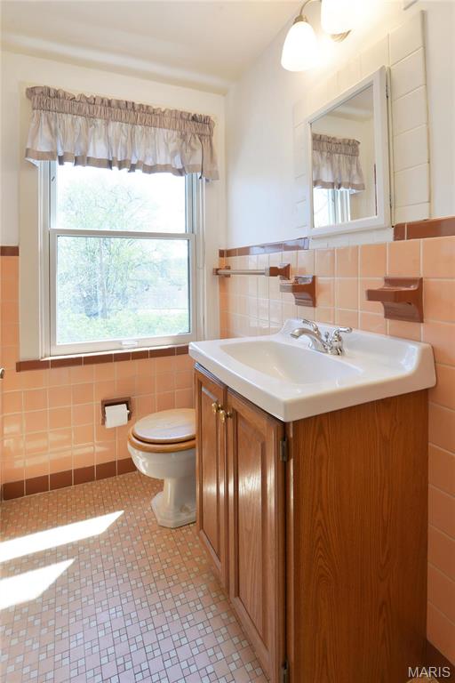 4 Girard Property Photo 17