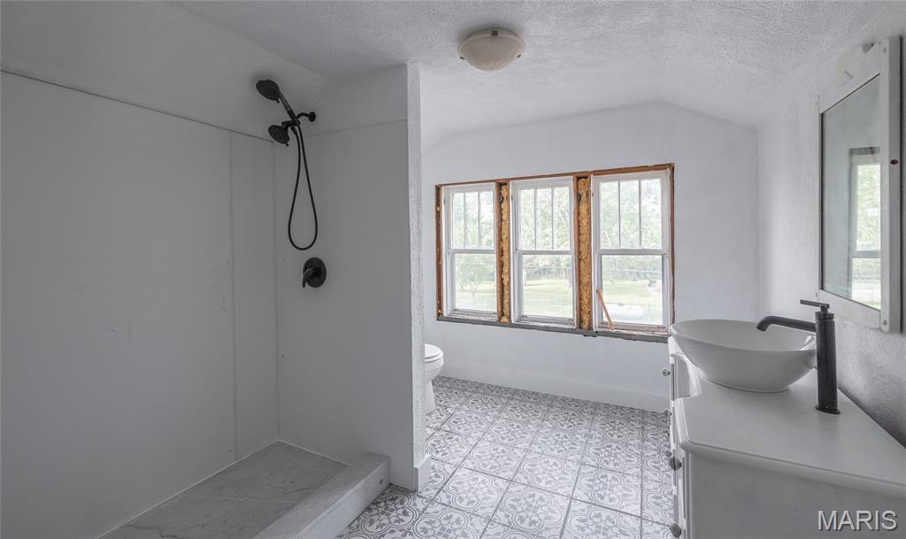 607 W Third Street Property Photo 17