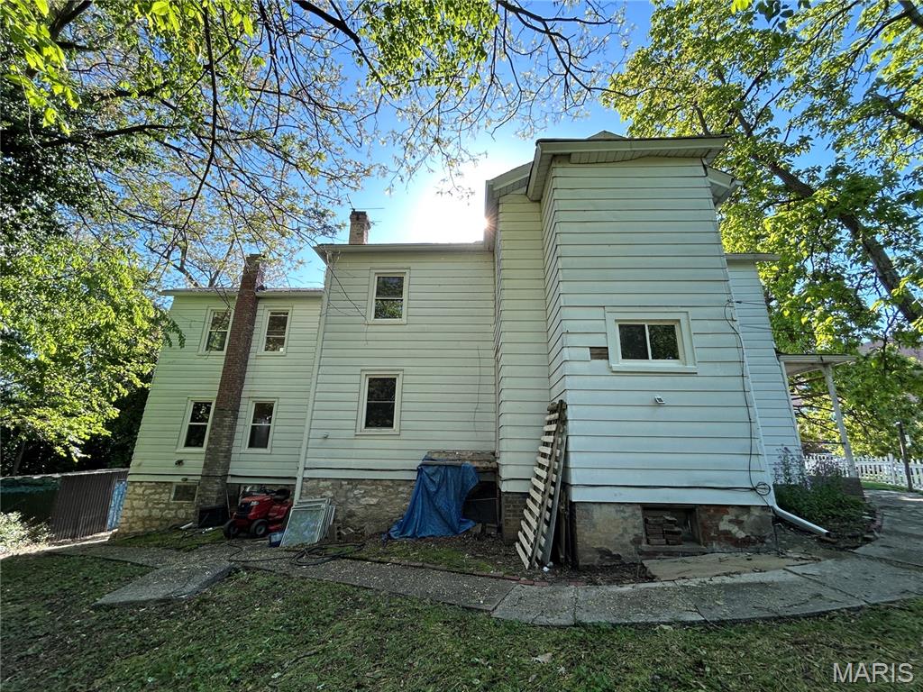 226 E 5th Street Property Photo 3