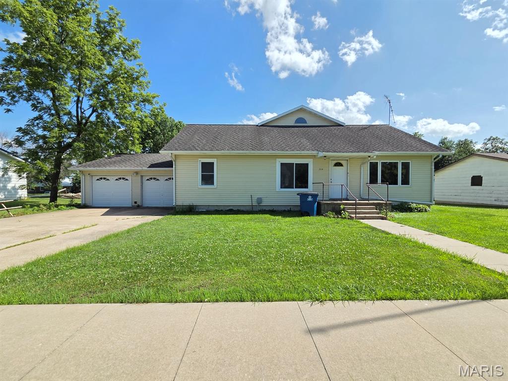 304 E Quincy Street Property Photo 1