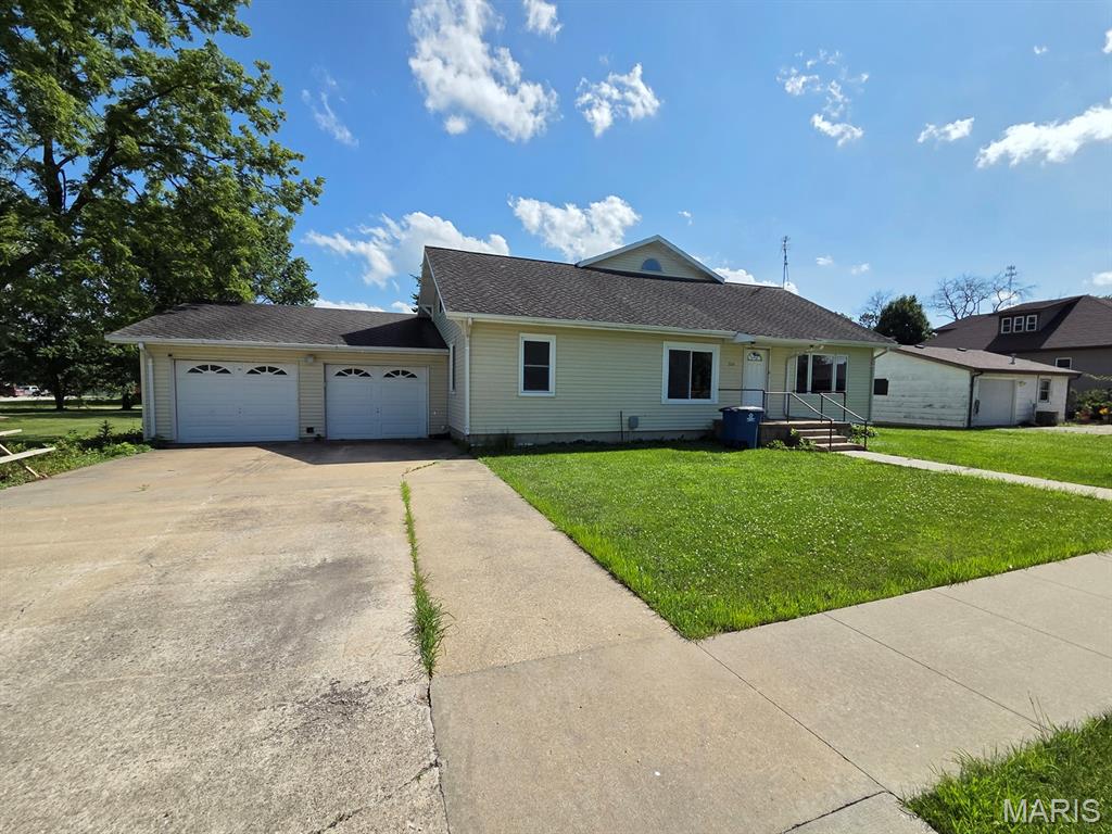 304 E Quincy Street Property Photo 2