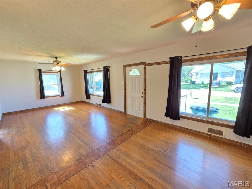 304 E Quincy Street Property Photo 3