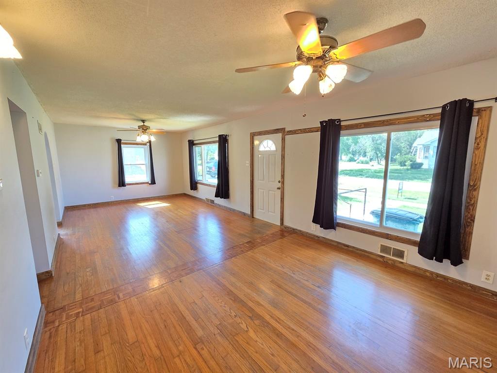 304 E Quincy Street Property Photo 4