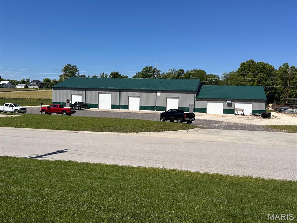 303 Industrial Drive Property Photo 1