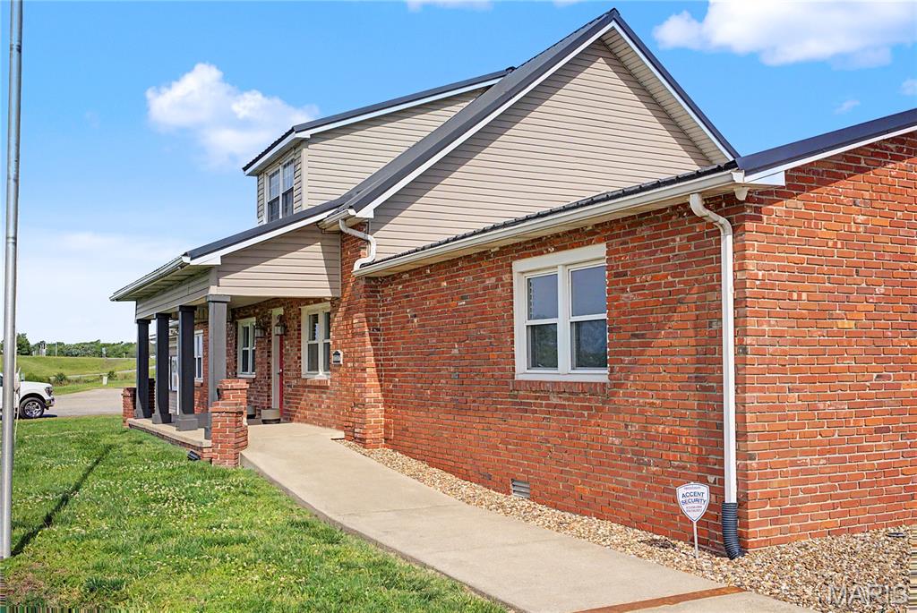 2102 N Outer Road Property Photo 2