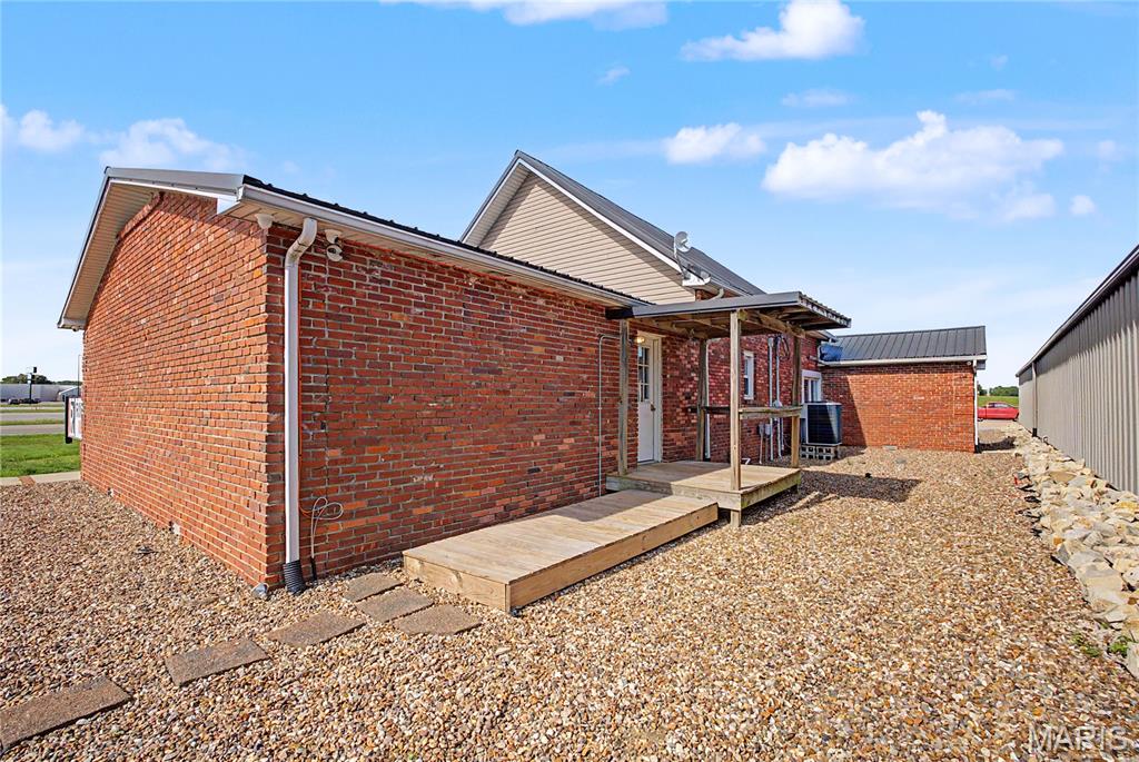 2102 N Outer Road Property Photo 4