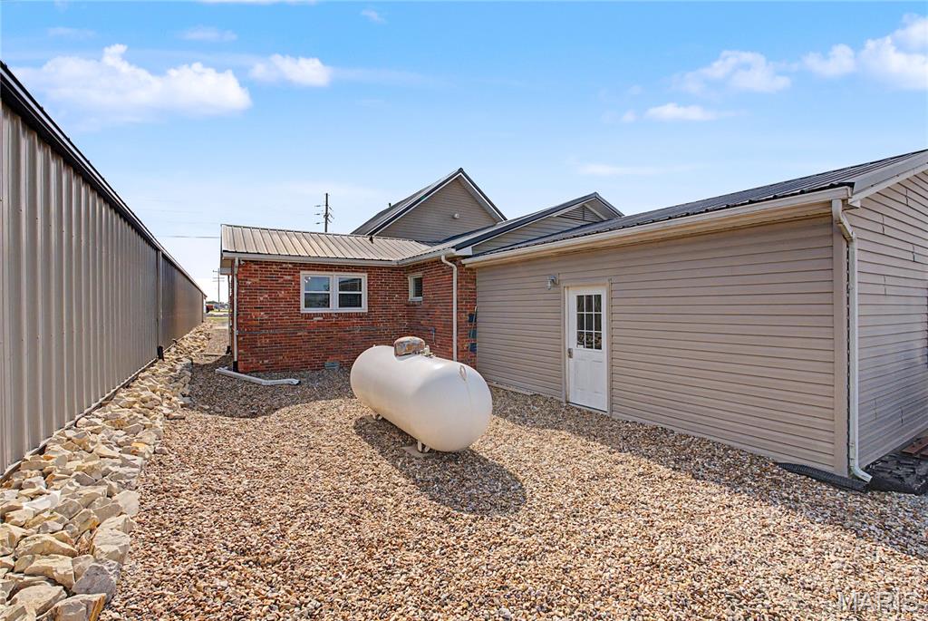 2102 N Outer Road Property Photo 5
