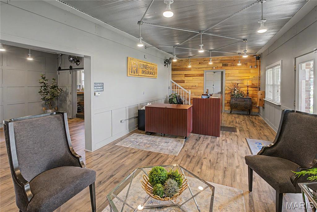 2102 N Outer Road Property Photo 8