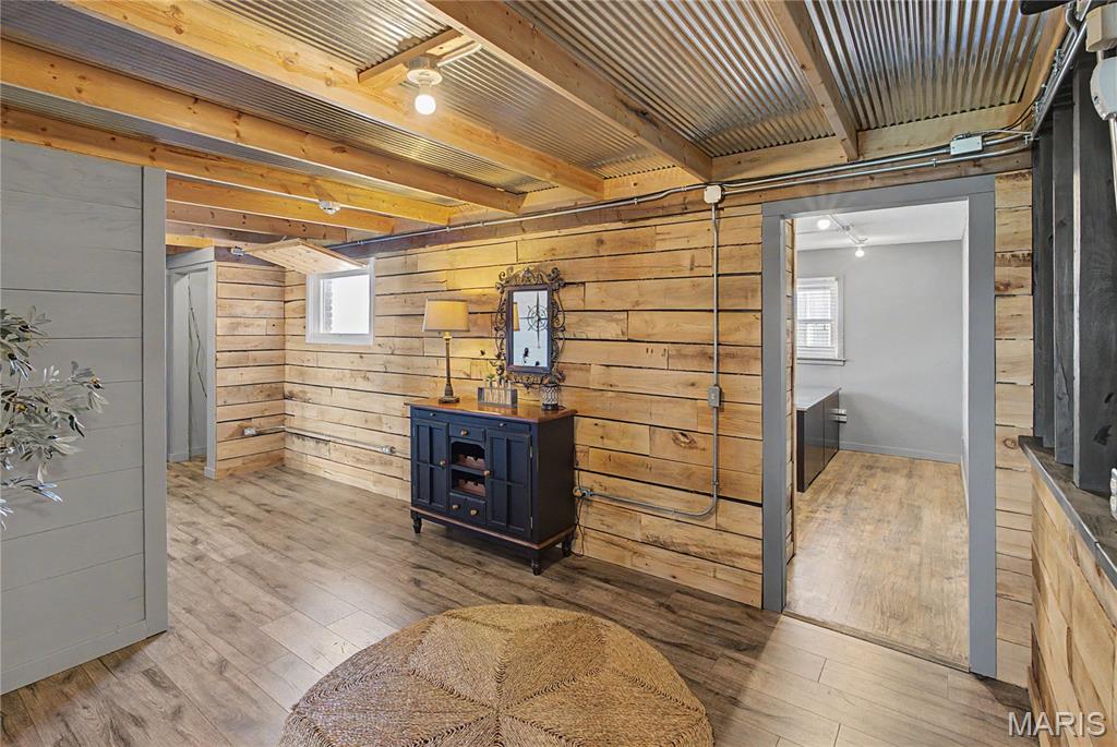 2102 N Outer Road Property Photo 10