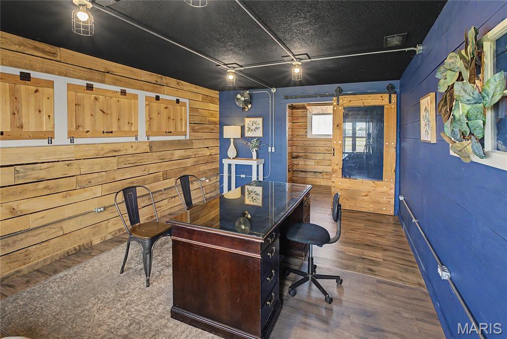 2102 N Outer Road Property Photo 15
