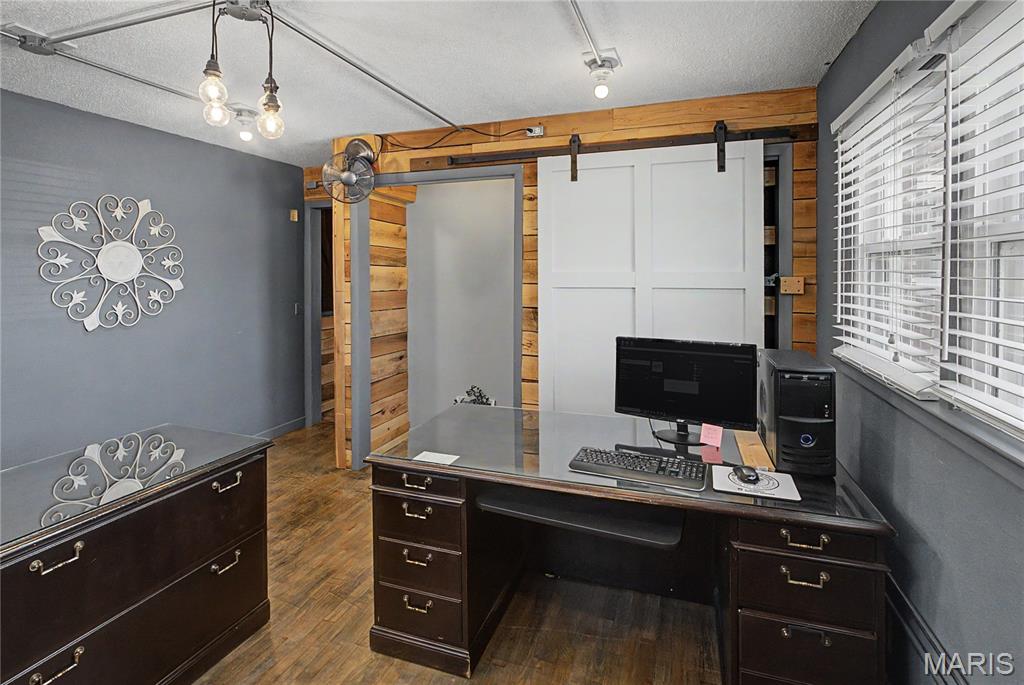 2102 N Outer Road Property Photo 18