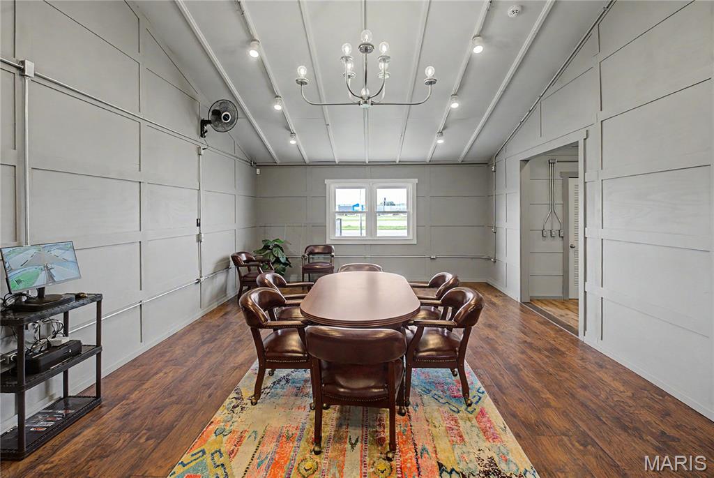 2102 N Outer Road Property Photo 19