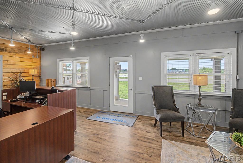 2102 N Outer Road Property Photo 25