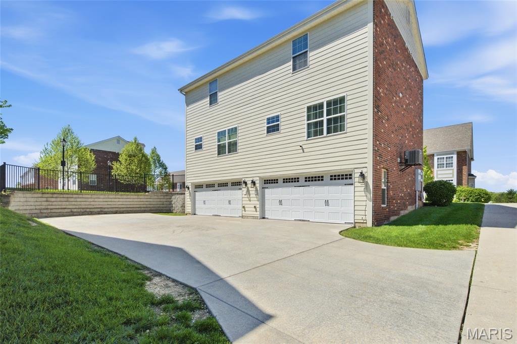 2416 N Larksong Drive Property Photo 30
