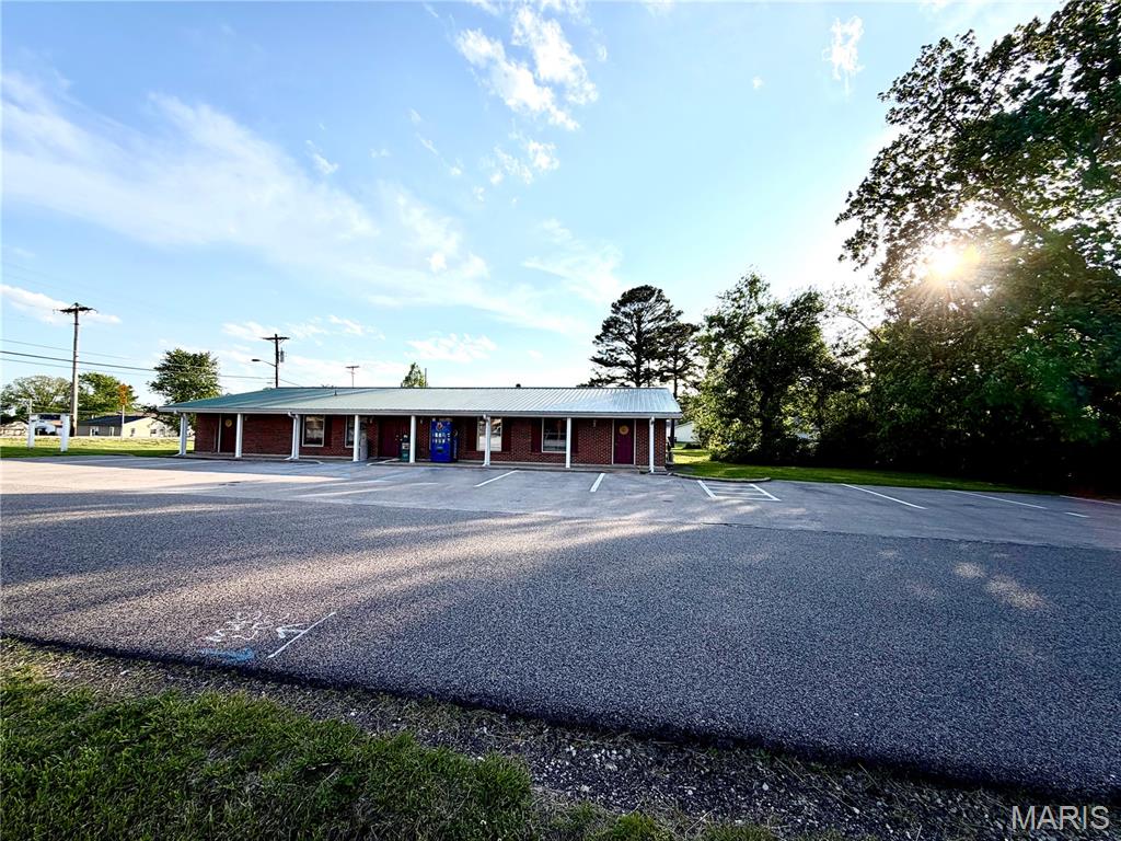 411 Scottsdale Drive Property Photo 3