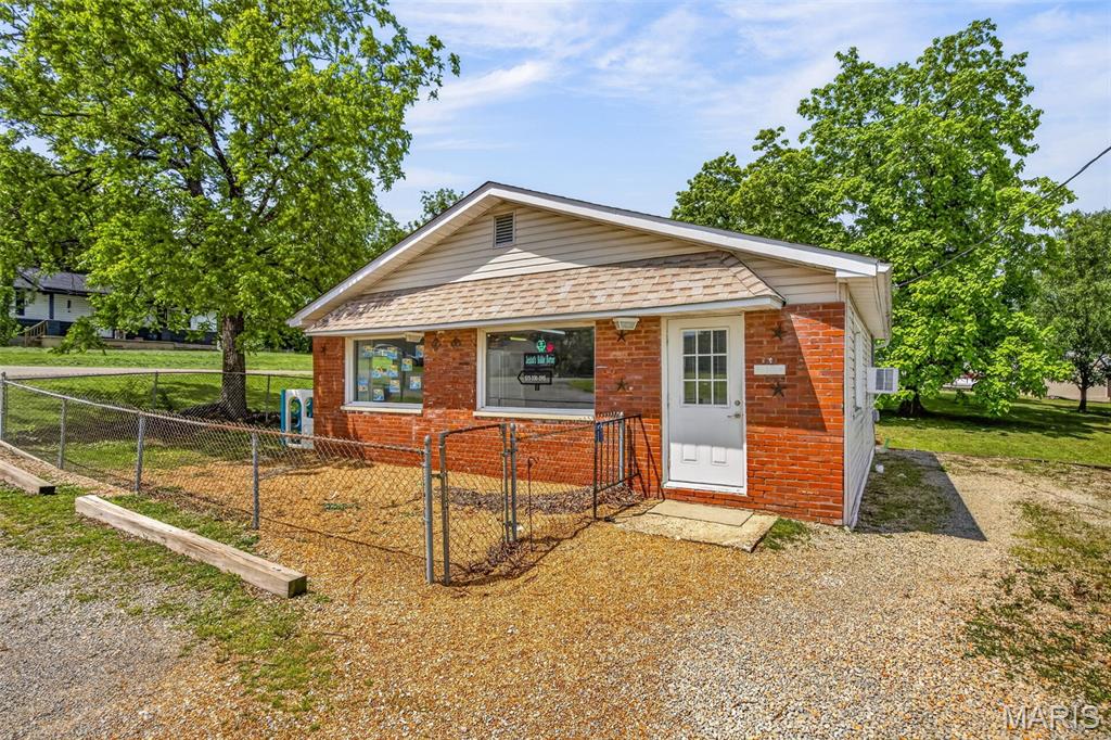 10 6th Street Property Photo 1