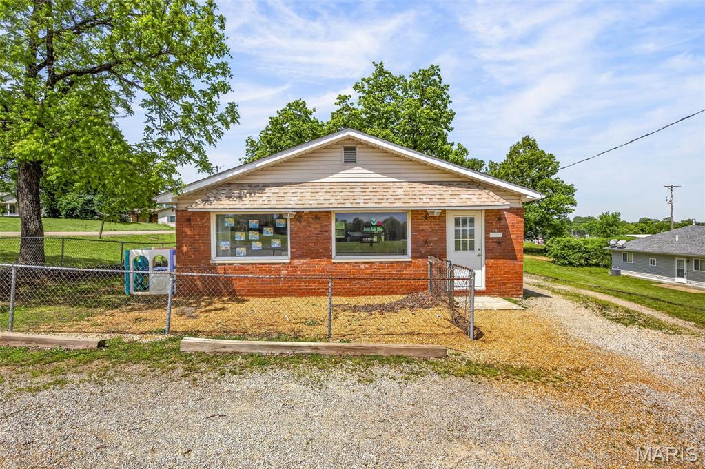 10 6th Street Property Photo 2
