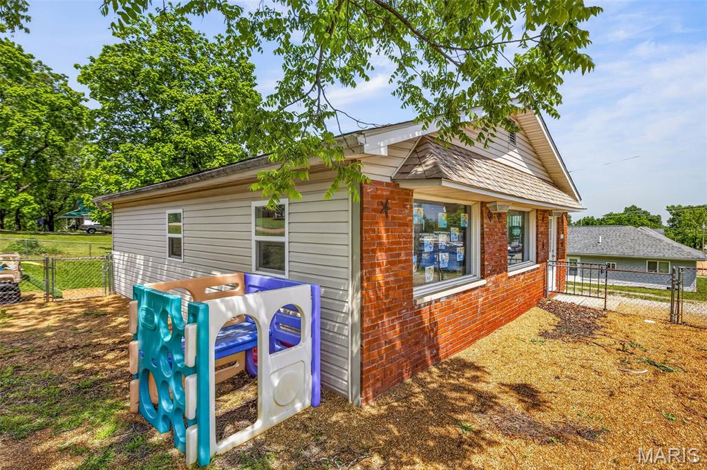 10 6th Street Property Photo 3
