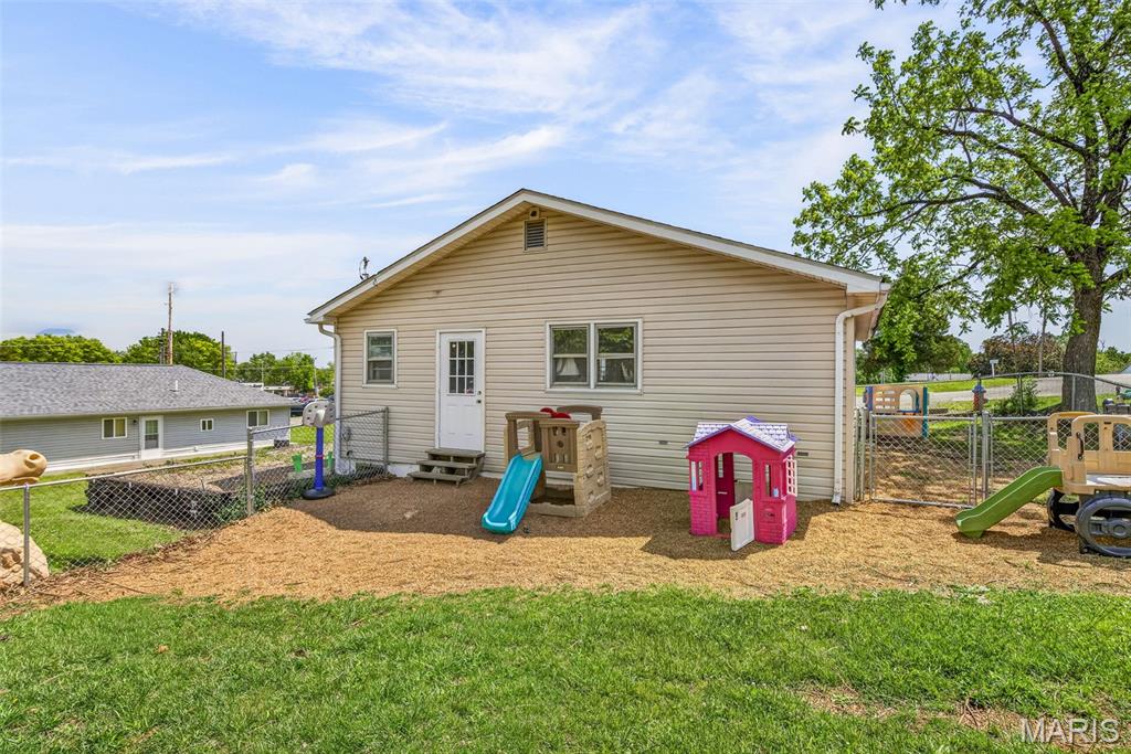 10 6th Street Property Photo 7