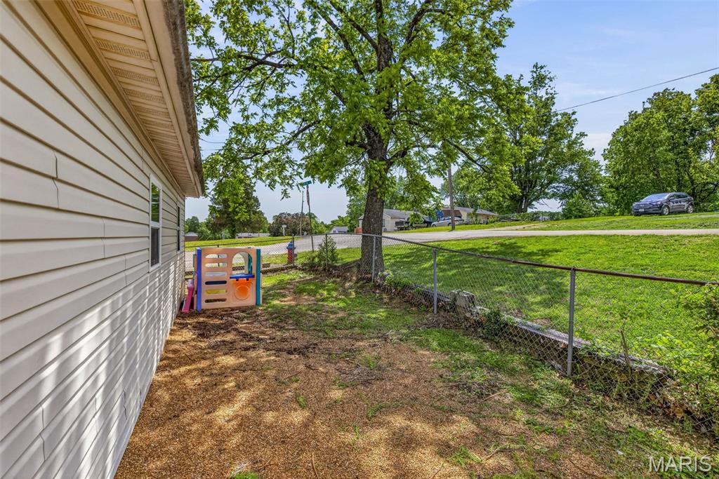 10 6th Street Property Photo 8