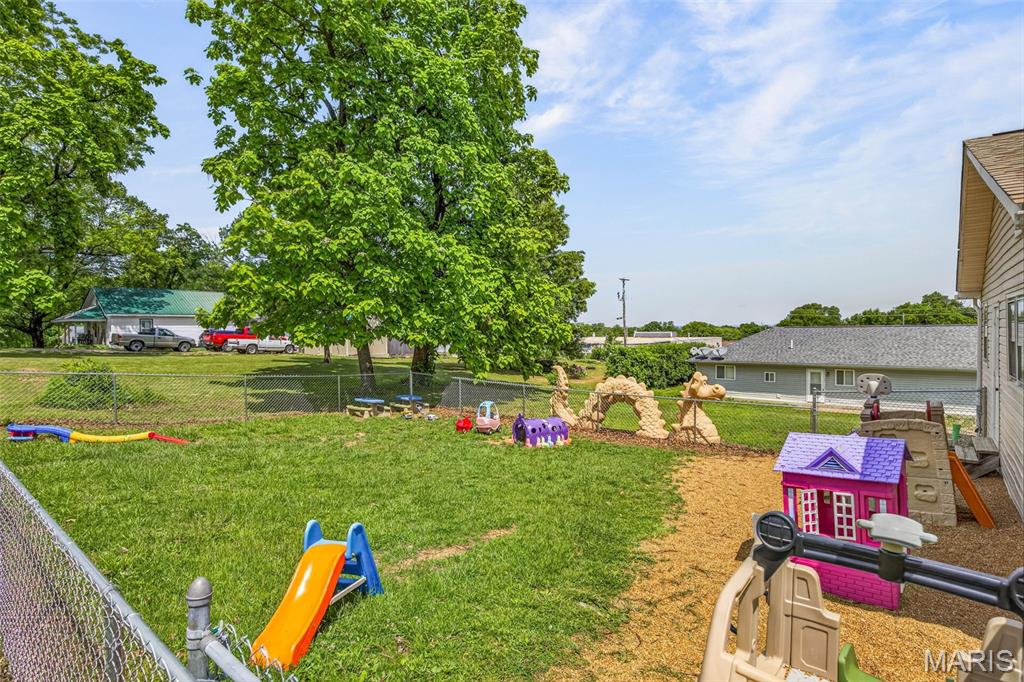 10 6th Street Property Photo 11