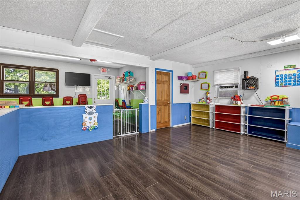 10 6th Street Property Photo 16