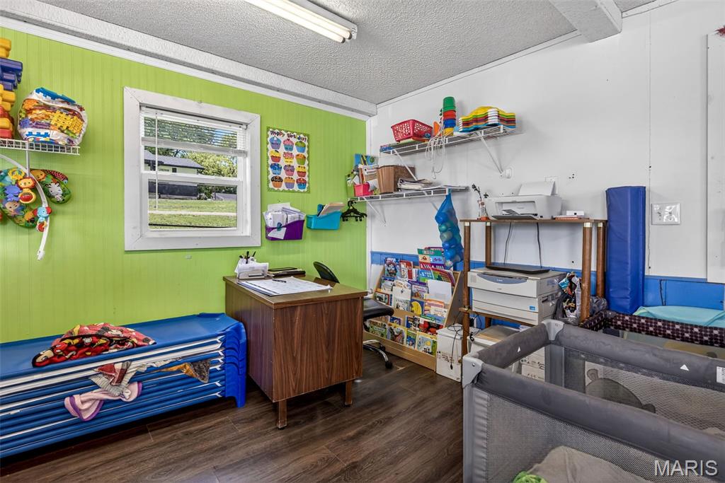 10 6th Street Property Photo 20