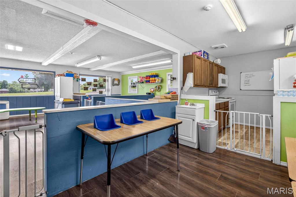 10 6th Street Property Photo 24
