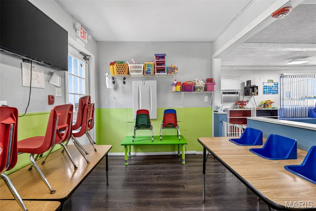 10 6th Street Property Photo 25