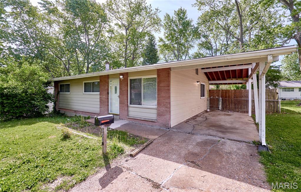 1960 Parker Road Property Photo 3