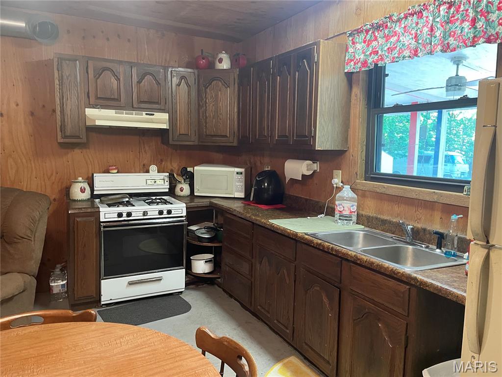 739 County Road 6250 Property Photo 16