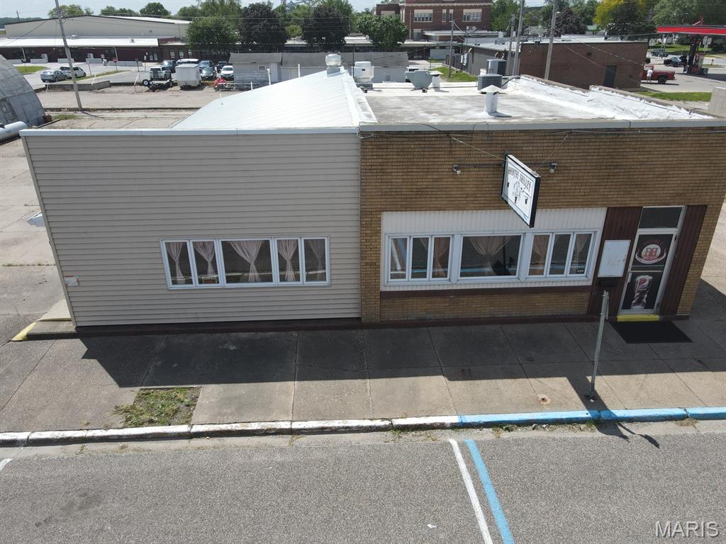 305 Lewis Street Property Photo 2