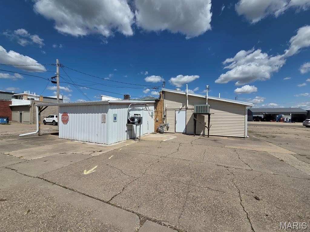 305 Lewis Street Property Photo 17