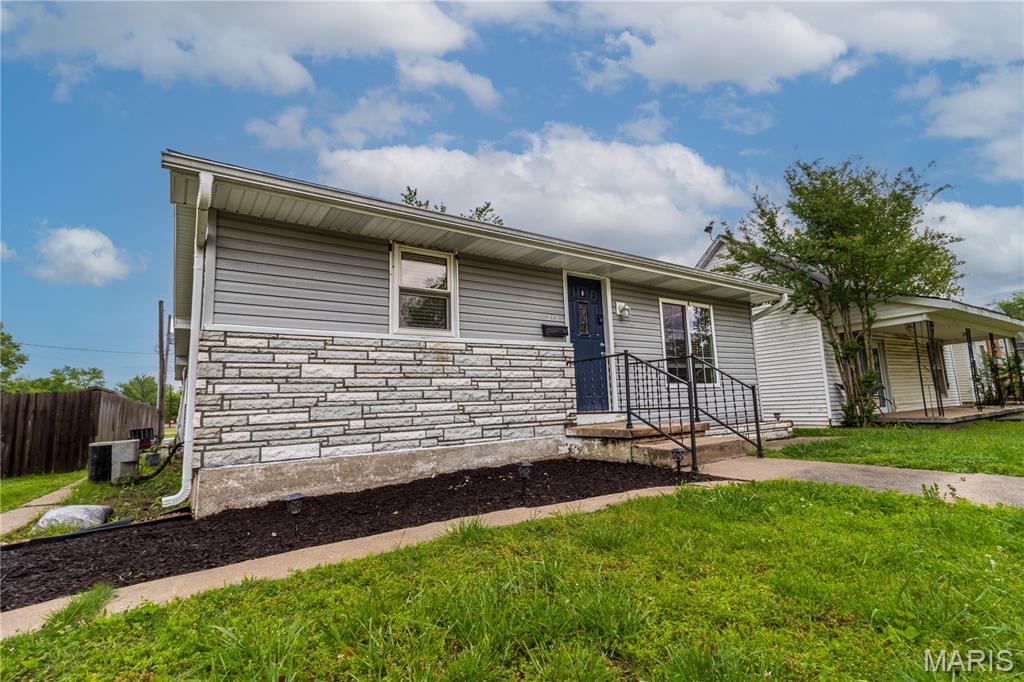 219 W Davidson Avenue Property Photo 2