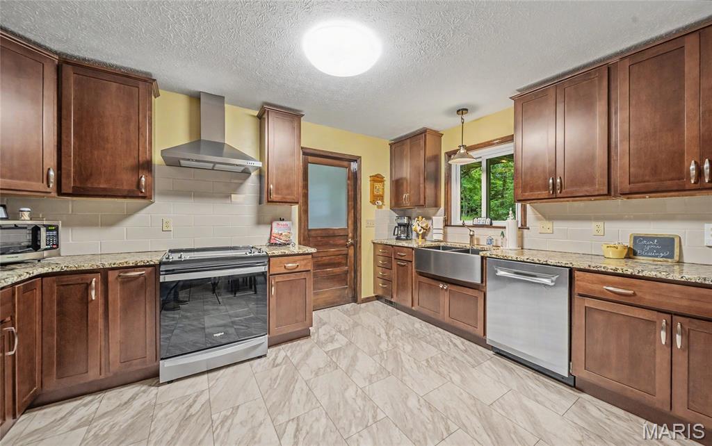 21482 Teardrop Road Property Photo 10