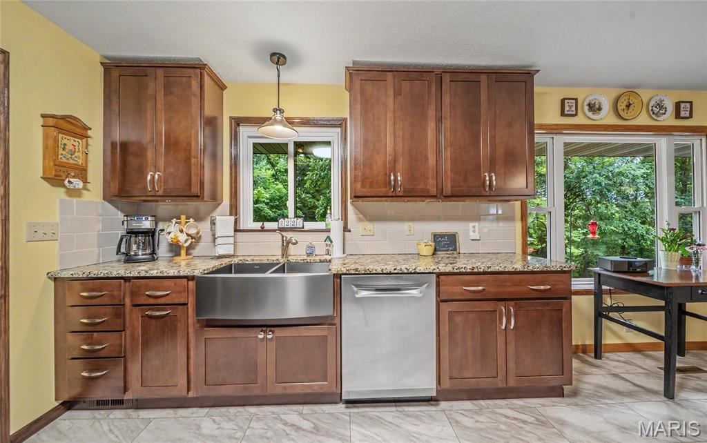 21482 Teardrop Road Property Photo 11