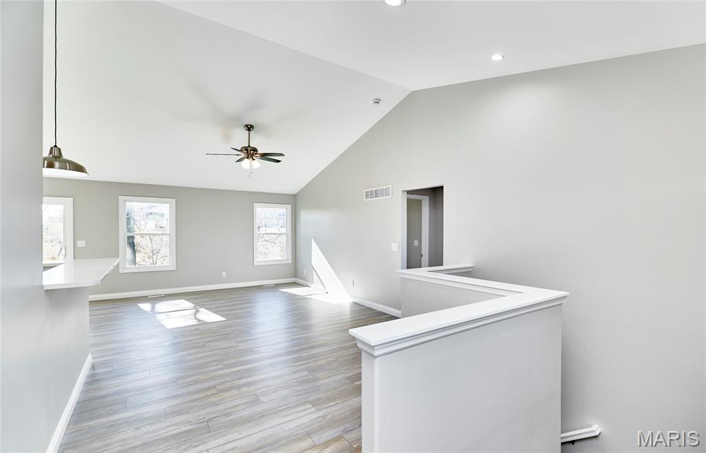 28725 Woodland Heights Drive Property Photo 4