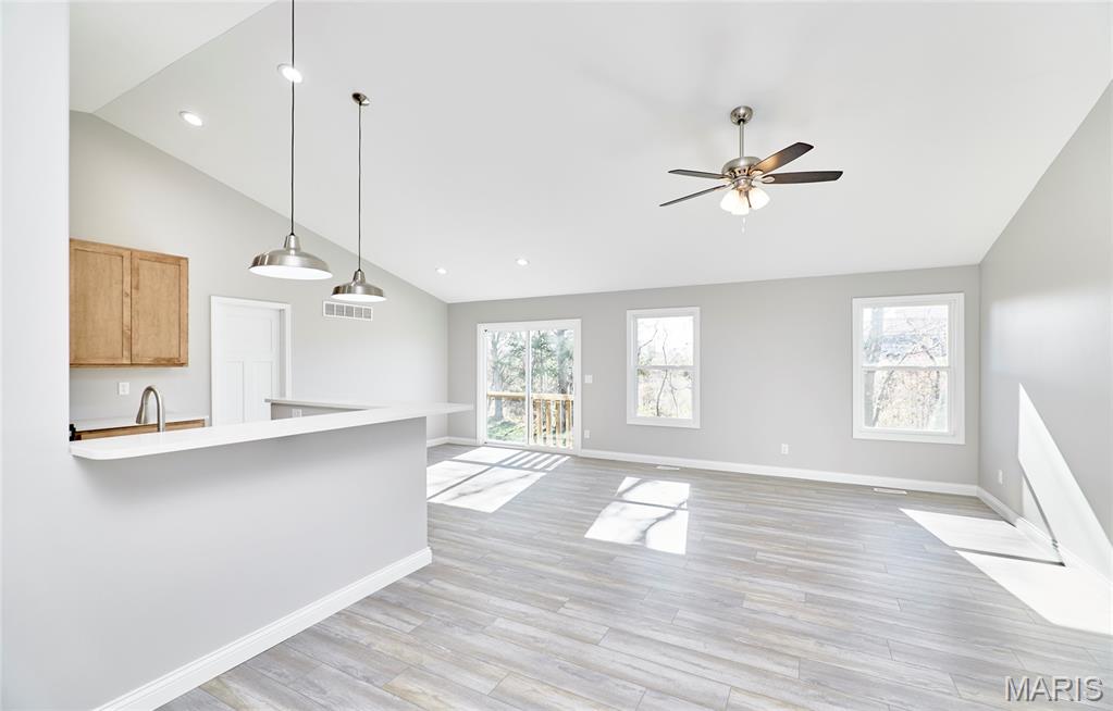 28725 Woodland Heights Drive Property Photo 6