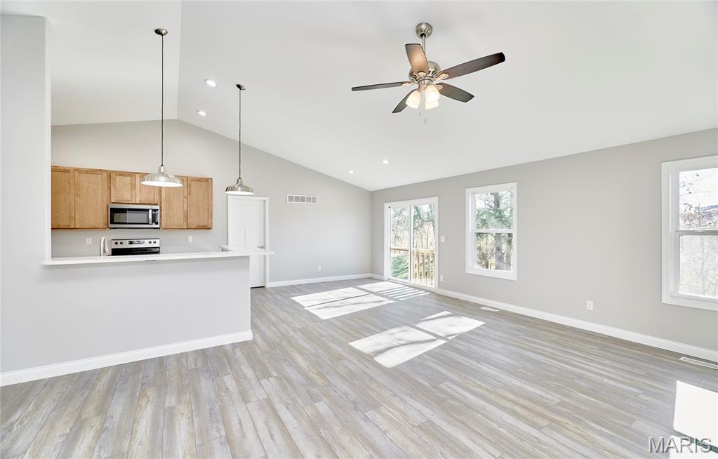 28725 Woodland Heights Drive Property Photo 7