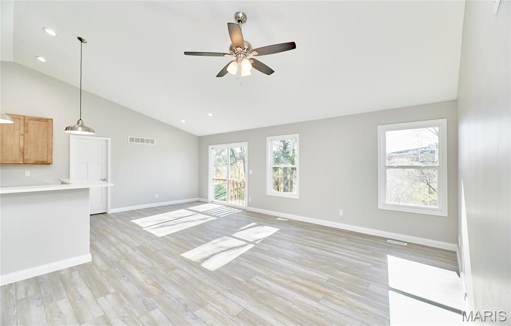 28725 Woodland Heights Drive Property Photo 8