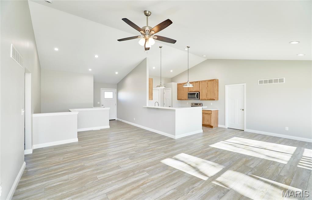 28725 Woodland Heights Drive Property Photo 9