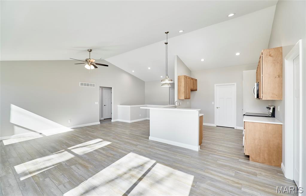 28725 Woodland Heights Drive Property Photo 12