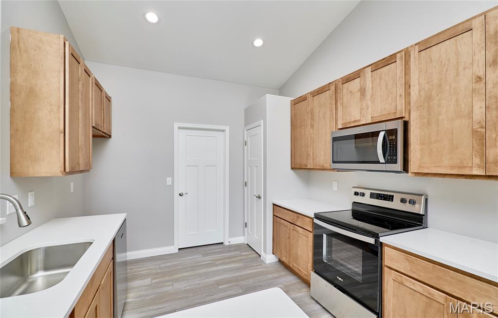 28725 Woodland Heights Drive Property Photo 15