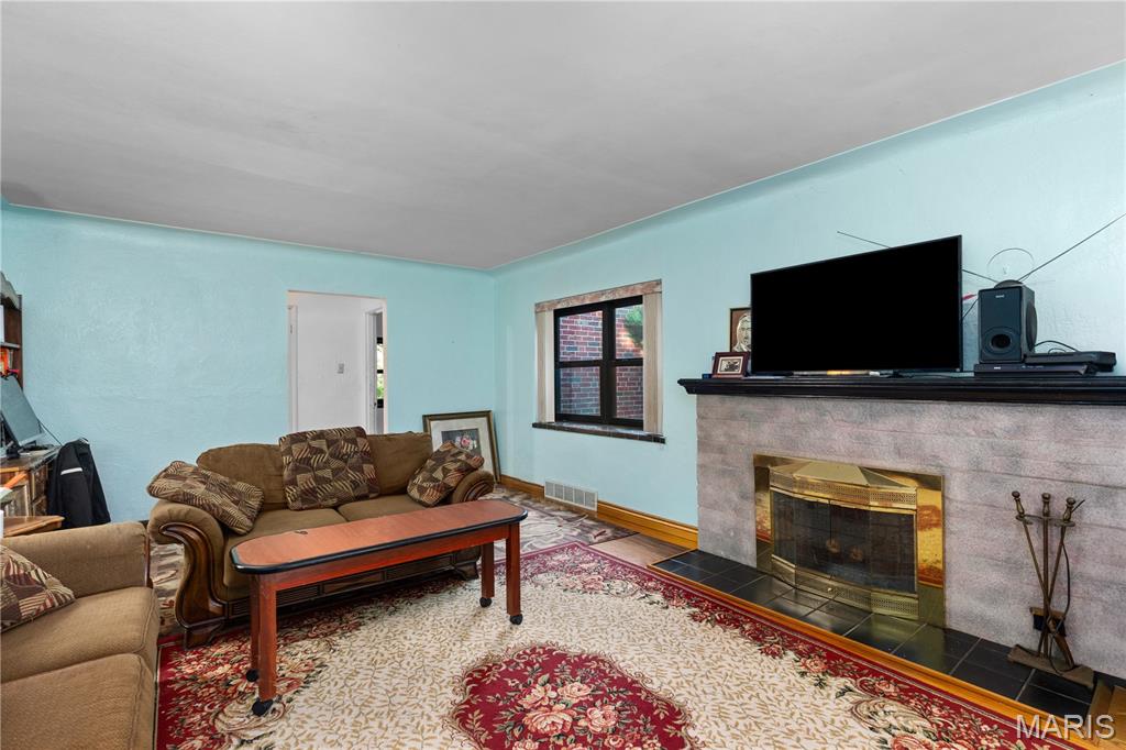 701 Garlyn Court Property Photo 4