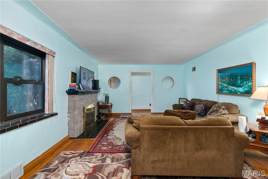 701 Garlyn Court Property Photo 6