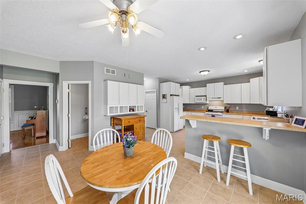 2750 Governors Drive Property Photo 14