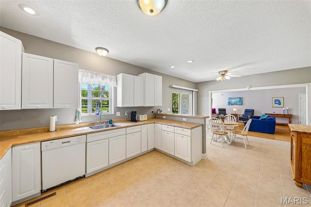 2750 Governors Drive Property Photo 16