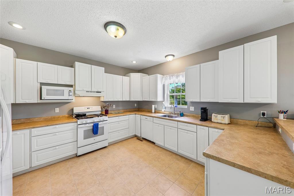 2750 Governors Drive Property Photo 18