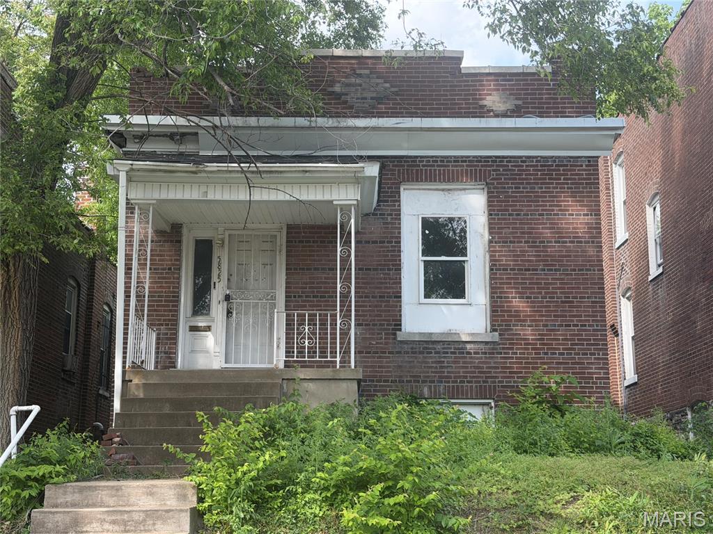 5825 Romaine Place Property Photo 1